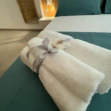 לינה וארוחת בוקר Space Tower 4*