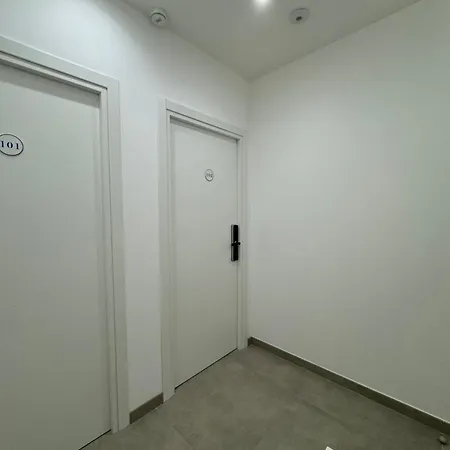 Space Tower Bed & Breakfast *
