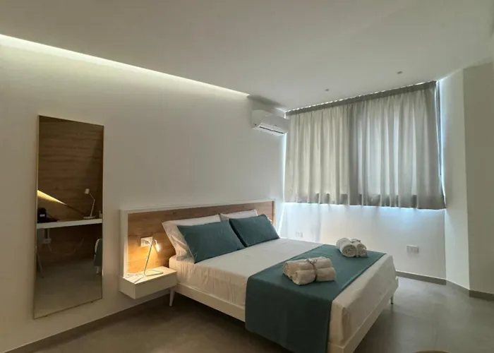 Space Tower Couette-café Naples