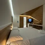 Space Tower 4* Νάπολη