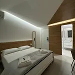 Space Tower 4* Νάπολη