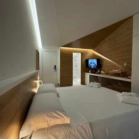 Space Tower 4* Napels
