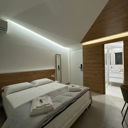 Space Tower 4* Napels